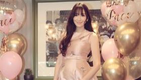 許久未更新社群的吳佩慈突然在IG PO文慶祝。（圖／翻攝自IG）