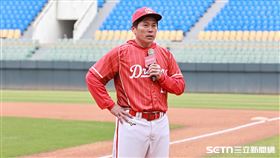 ▲味全龍2025年春訓開訓典禮，總教練葉君璋勉勵全隊。（圖／記者劉彥池攝影）