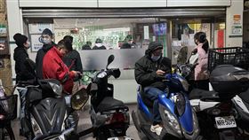 ▲診所搶打流感疫苗（圖／記者陳建廷攝影）