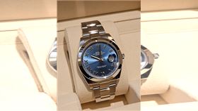 中華棒協理事長辜仲諒3日晚間特別宴請12強教練團還送上名錶，錶面的日期、時間恰好是去年台灣隊在12強冠軍戰奪冠的那一刻。（圖／中職聯盟提供）