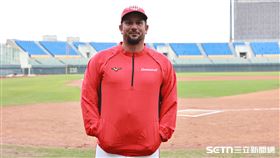 ▲味全龍2025年春訓開訓典禮，羅曼加入教練團投手統籌教練。（圖／記者劉彥池攝影）