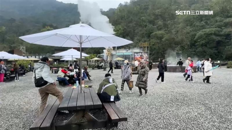 清水地熱湧大批遊客！疑人肉占位爆衝突