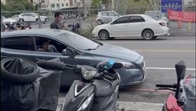 買早餐爆衝突！台中男嗆：紅線為啥不能停