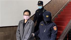 im.B吸金案主嫌女友盼交保im.B吸金詐騙集團案，一審重判主嫌曾耀鋒與女友張淑芬（左），二審台灣高等法院4日召開延押庭，張淑芬庭上請求盼能以新台幣50萬元交保。中央社記者劉世怡攝  114年2月4日