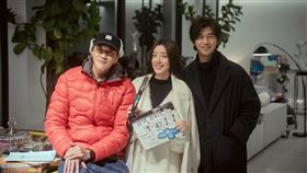 何潤東（左起）首度執導浪漫愛情劇，與郭雪芙、陳柏霖合作。（圖／大川大立提供）