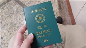 護照（記者陳弋攝影）