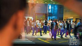 學生藥頭教官誤食！喪屍菸彈流竄校園淪陷