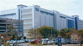 台積電搶親成功，圖中的群創南科四廠未來將改為CoWoS先進封裝廠。

