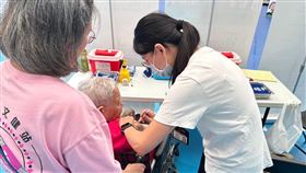 花蓮公費流感疫苗剩千餘劑藝人大S因流感驟逝，各地湧現施打公費流感疫苗人潮；花蓮縣衛生局4日表示，目前全縣公費流感疫苗僅剩1000餘劑，即將用罄，呼籲高風險族群快去施打。（花蓮縣衛生局提供）中央社記者李先鳳傳真  114年2月4日