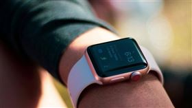 克里斯蒂娜（Christina Podolyan）透露自己是透過Apple Watch發現男友劈腿。（示意圖／翻攝Pexels）