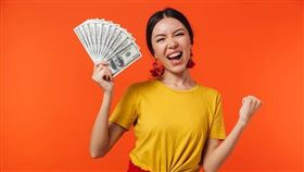 有幸運兒只花35元買飲料，就成了千萬富翁。（示意圖／截自freepik）