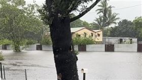 昆士蘭的Ingham及周邊地區，洪水不僅導致大範圍停電，更造成了燃料短缺和生活物資供應混亂。