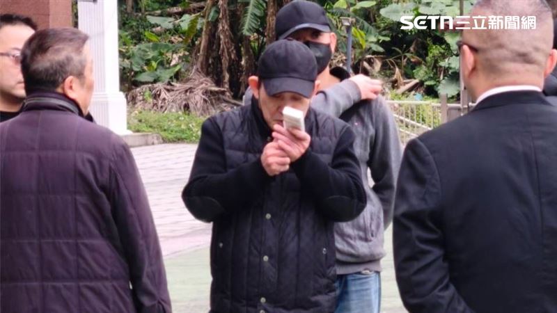 「扣頭」劉振南今天現身靈堂。（圖／記者莊淇鈞攝影）