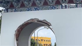 60年來首次！車撞壞墾丁森林遊樂區牌樓肇逃