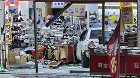 新／彰化救護車對撞轎車！失控衝撞進鞋店