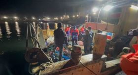 雲林2名漁民落海，救上岸已成冰冷遺體。（圖／翻攝畫面）