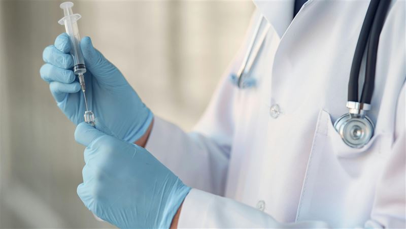 法國狼醫趁麻醉性侵　25年近300幼童受害