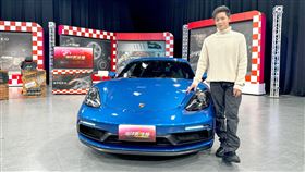 敖犬特別將「小老婆」之一的Porsche 718 Cayman GTS開進攝影棚展示。（圖／TVBS提供）