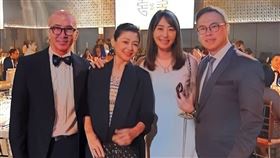 賈永婕現身王偉忠的大女兒歸寧家宴，左為大S夫婦。（圖／翻攝自賈永婕臉書）