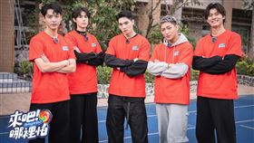 SpeXial連晨翔（左1）、Teddy、黃偉晉、明杰和風田難得合體。（圖／TVBS提供）