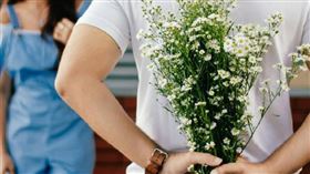 前一名網友在社群平台上就分享自己「母胎單身」25年後，成功脫單半年的心得。（示意圖／Pexels）