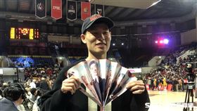 效力CBA浙江廣廈隊的台灣後衛林秉聖現身臺北台新戰神主場。（圖／記者蔡厚瑄攝影）