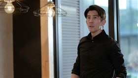 《祕書俱樂部》修杰楷與曾莞婷相得甚歡，被管麟飾撞見。(圖／TVBS提供)