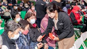 全國小英之友會接力寒冬送暖（圖／小英之友會提供）