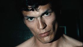 兇手拉米雷茲從9歲幼童到 80 多歲的老人、不論是男是女、身體康健抑或是不良於行，都行兇不誤，手段非常殘忍（圖／翻攝自Netflix）