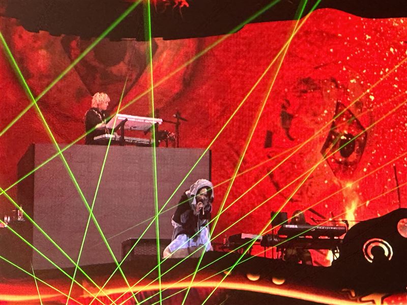 YOASOBI攻蛋開唱。（圖／讀者提供）