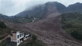 四川山崩。圖/央視微博