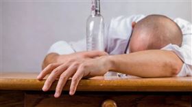 許多男性因為喝酒不知節制，鬧到夫妻失和。（示意圖／翻攝自pexels）