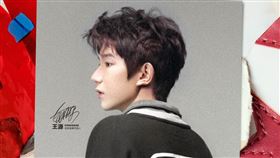 全球代言人王源身著Omega Trainer以及復古休閒系列服飾。（圖／品牌業者提供）