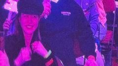 陳妍希去洛杉磯看林俊傑演唱會被點名，露出甜美笑容（圖／翻攝微博）