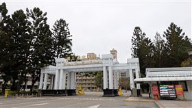 中興大學碩士班考試  1人涉及舞弊取消資格中興大學日前舉辦114學年度碩士班考試入學筆試，分為北部考區、中部考區等共3處考場，其中台北場1名考生，違規使用手機電子涉及舞弊，當場遭取消考試資格。圖為中興大學外觀。中央社記者蘇木春攝  114年2月9日