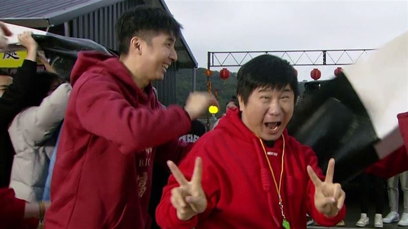 遭胡瓜直擊虔誠拜月老　藍藍招認感情現狀