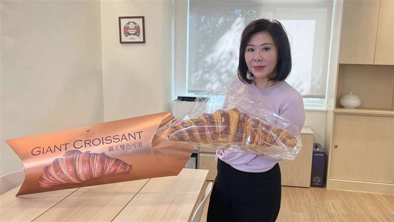 吳欣岱疑李彥秀在美國　藍發言人要她道歉