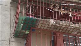 警方重返凶宅，焦點鎖定有無「密室暗櫃」藏匿「殺人筆記本」。（圖／翻攝畫面）