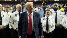 ▲川普（Donald Trump）親自到場觀賽超級盃。（圖／美聯社／達志影像）