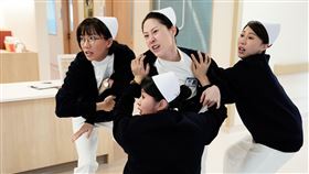 《生日快樂》中周宜霈、蔡亘晏、游君萍、黃露瑤詮釋護理師。（圖／大愛提供）