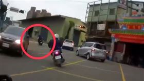 陳男一路高速奔逃，無視交通規則的行為相當危險。（圖／警方提供）