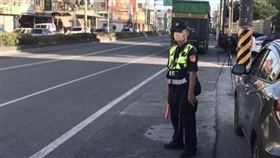 屏東警察局里港分局自2月11日起展開交通大執法 ，將執行「路口不停讓行人暨行人違規」專案。（圖／翻攝自「屏東縣政府警察局里港分局」臉書）