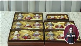 總統賴清德準備紅花響杯五入禮盒送給蒞府的五院院長。（圖／翻攝總統府直播)