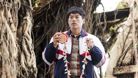 許孟哲感到幸運，因家人對他的感情選擇一直都很開放。（圖／華視、公視台語台提供）