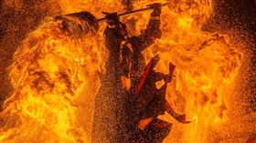 2025索尼世界攝影大獎台灣區域國家獎優勝作品©陳德晃《飛騰之火》。（圖／台灣索尼提供）