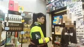 北市西門町萬華大樓某公仔店遭竊5萬9千多元，警方正在追緝行竊情侶下落。（圖／翻攝畫面）