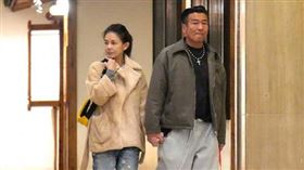 聚餐還未結束，後孫興與林美貞便十指緊扣先離開。（圖／本刊攝影組）
