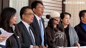 ▲民眾黨總召黃國昌（中）率白營八立委議場前針對總預算發言（圖／記者陳怡潔攝影）