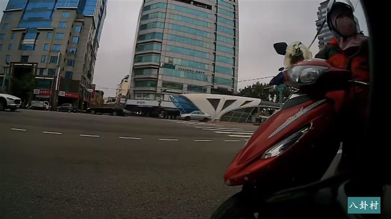 台中阿嬤暴走！3度逆向衝撞又嗆：找死？