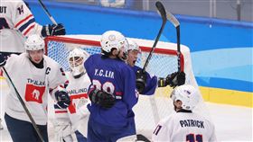 台灣男子冰球隊在2025哈爾濱亞洲冬季運動會小組賽開胡。（圖／中華奧會提供）